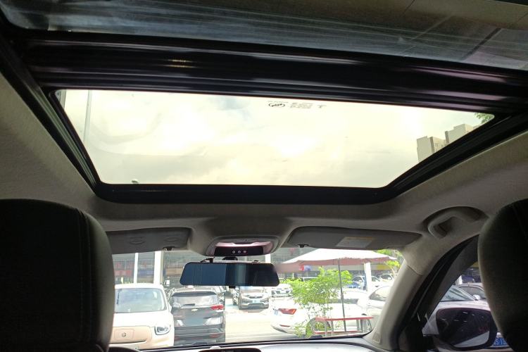 Used Chevrolet Trax 2021 325T Automatic Fun Edition China VI Standard Headliner