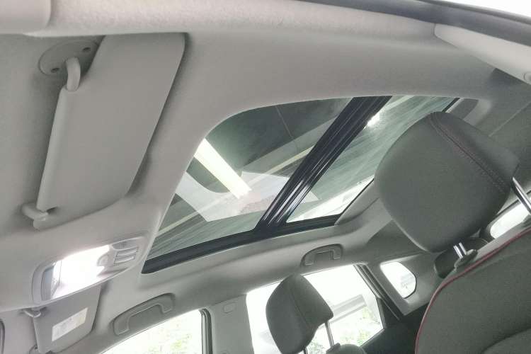 Used Chevrolet Trax 2021 Redline 335T CVT Top-Tier Model China VI Standard Headliner