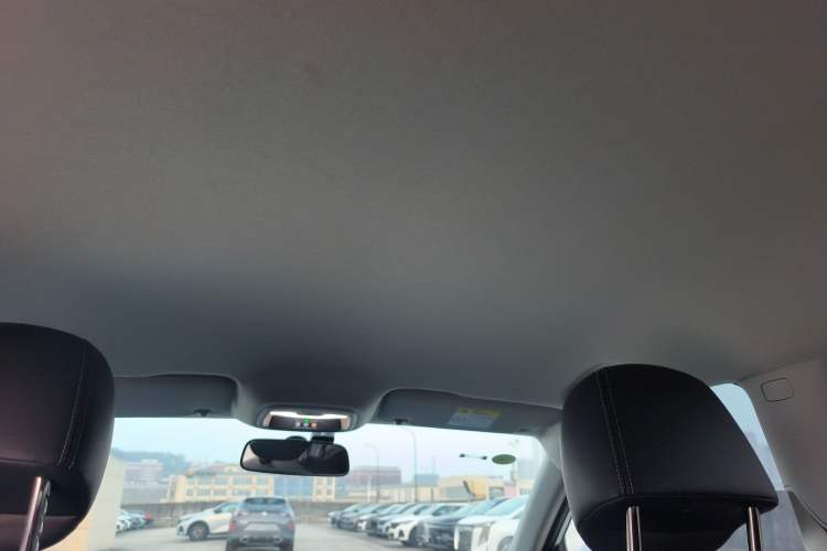 Used Chevrolet Trax 2021 325T Automatic Fun Edition China VI Standard Headliner