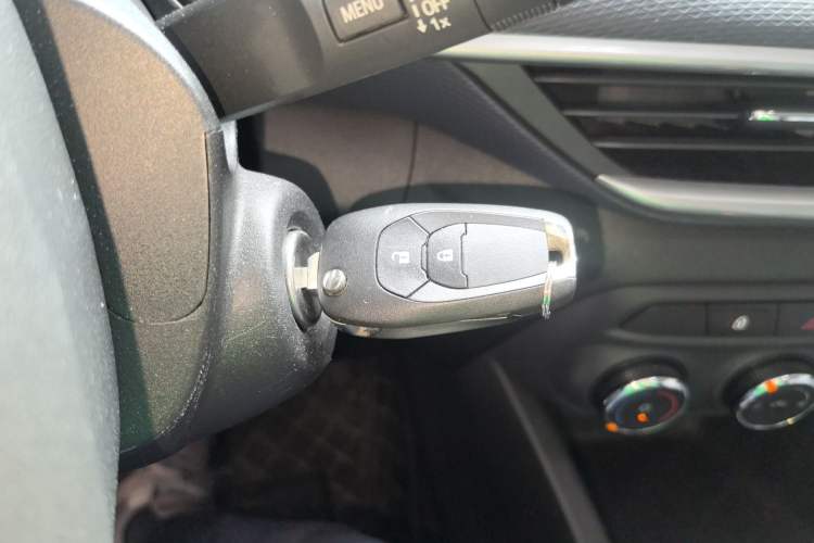 Used Chevrolet Trax 2021 325T Automatic Sport Edition China VI Standard Interior 1