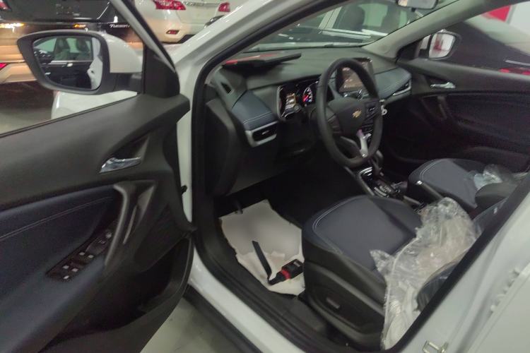 Used Chevrolet Trax 2021 325T Automatic Fun Edition China VI Standard Interior 3
