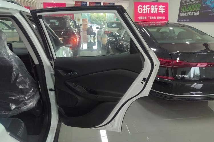 Used Chevrolet Trax 2021 325T Automatic Fun Edition China VI Standard Interior 6