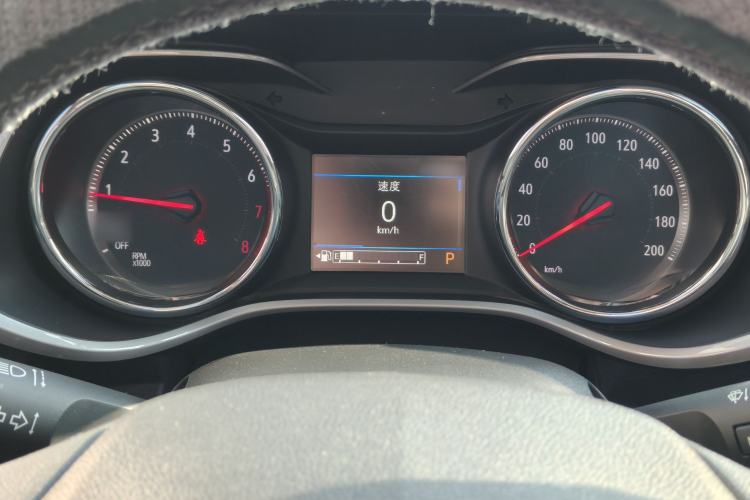 Used Chevrolet Trax 2021 325T Automatic Fun Edition China VI Standard Interior 6