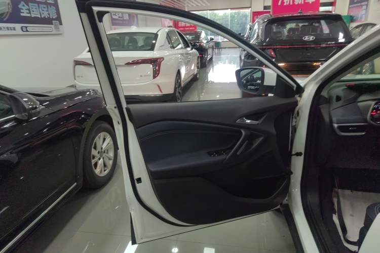Used Chevrolet Trax 2021 325T Automatic Fun Edition China VI Standard Interior 7
