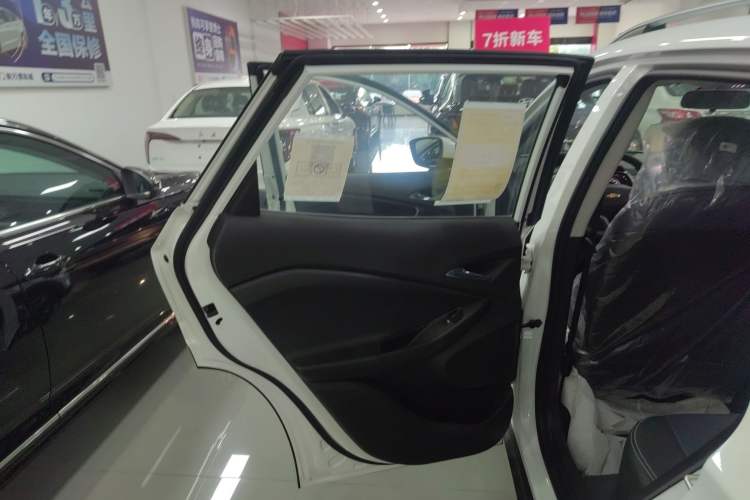 Used Chevrolet Trax 2021 325T Automatic Fun Edition China VI Standard Interior 8