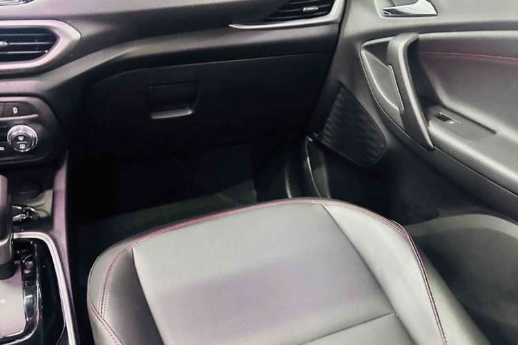 Used Chevrolet Trax 2021 Redline 335T CVT Top-Tier Model China VI Standard Interior 8