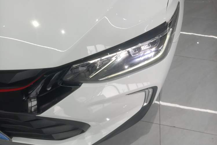 Used Chevrolet Trax 2021 Redline 335T CVT Top-Tier Model China VI Standard Left Front Headlight