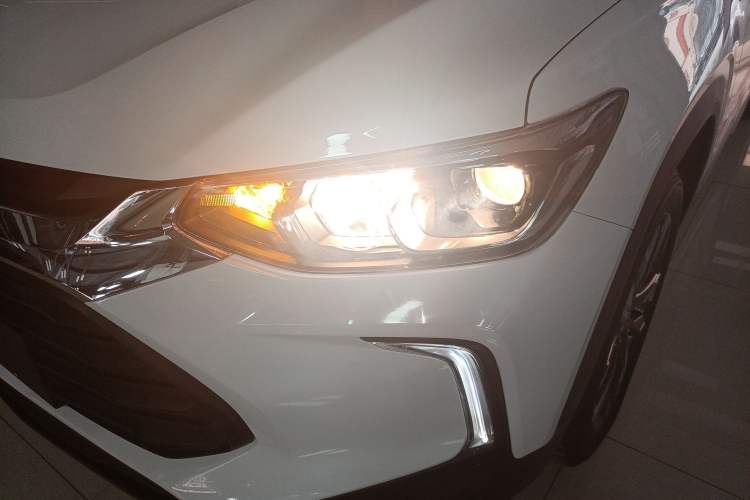 Used Chevrolet Trax 2021 325T Automatic Sport Edition China VI Standard Left Front Headlight