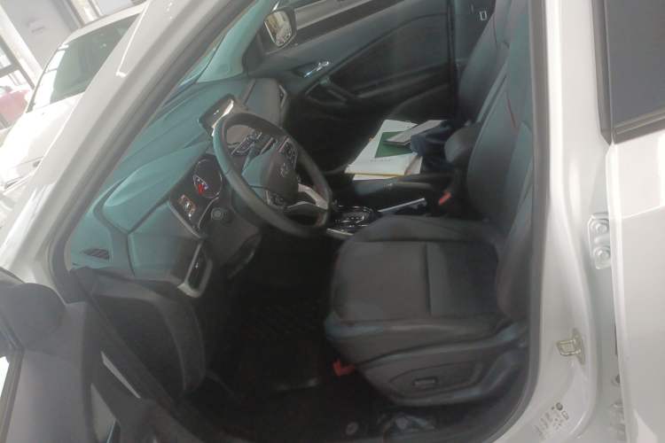 Used Chevrolet Trax 2021 Redline 335T CVT Top-Tier Model China VI Standard Left Front Seat