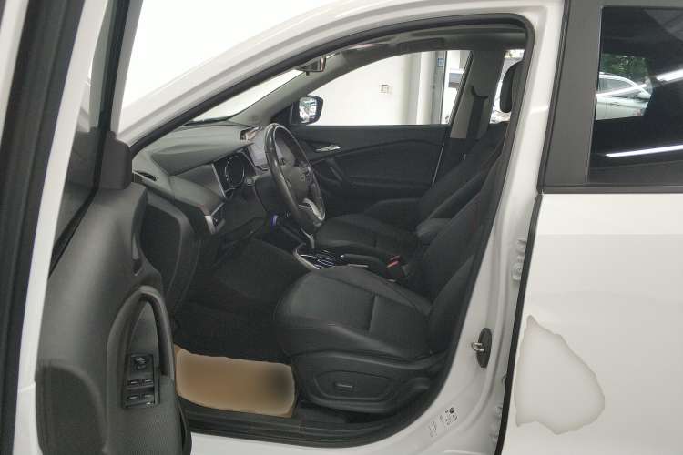 Used Chevrolet Trax 2021 Redline 335T CVT Top-Tier Model China VI Standard Left Front Seat