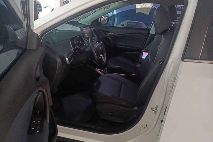 Used Chevrolet Trax 2021 325T Automatic Sport Edition China VI Standard Left Front Seat