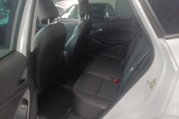 Used Chevrolet Trax 2021 Redline 335T CVT Top-Tier Model China VI Standard Left Rear Seat