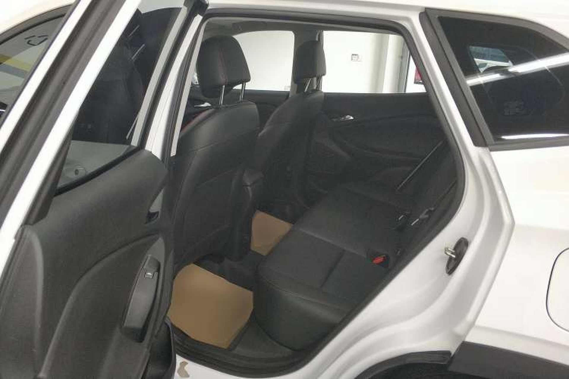 Used Chevrolet Trax 2021 Redline 335T CVT Top-Tier Model China VI Standard Left Rear Seat