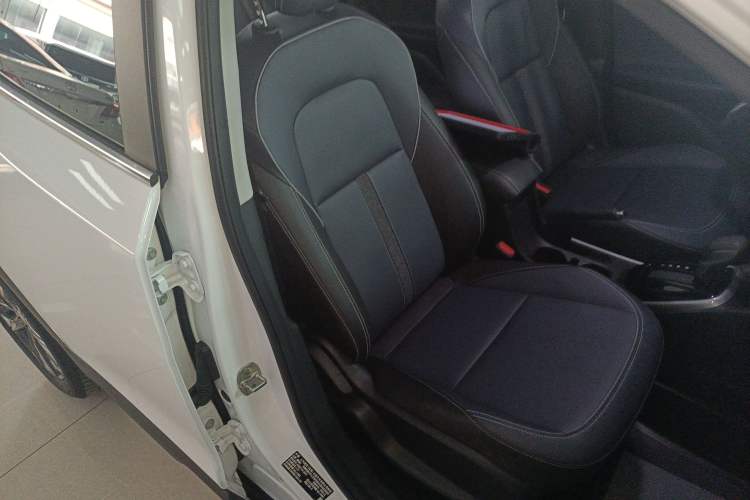 Used Chevrolet Trax 2021 325T Automatic Sport Edition China VI Standard Right Front Seat