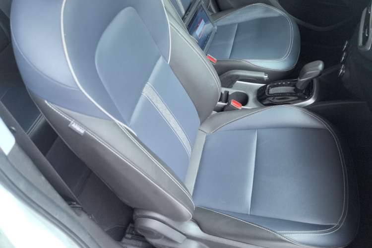 Used Chevrolet Trax 2021 325T Automatic Sport Edition China VI Standard Right Front Seat