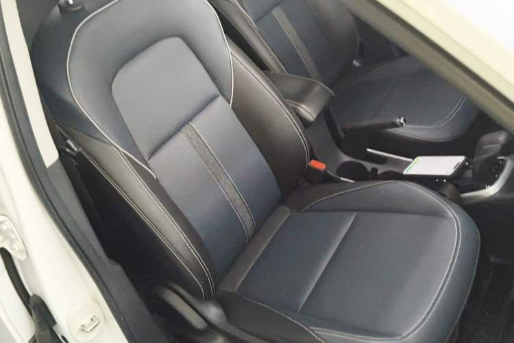 Used Chevrolet Trax 2021 325T Automatic Fun Edition China VI Standard Right Front Seat
