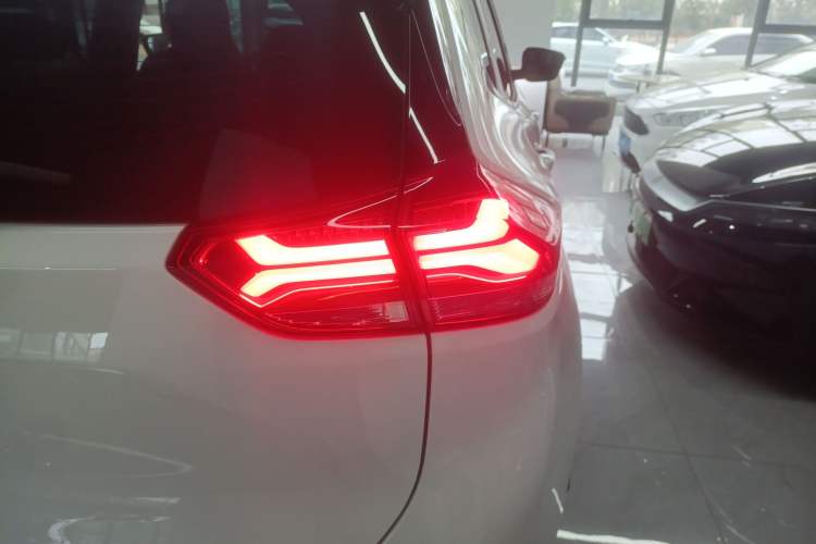 Used Chevrolet Trax 2021 Redline 335T CVT Top-Tier Model China VI Standard Right Rear Taillight