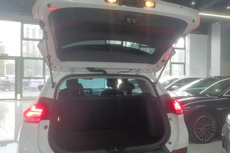 Used Chevrolet Trax 2021 Redline 335T CVT Top-Tier Model China VI Standard Trunk
