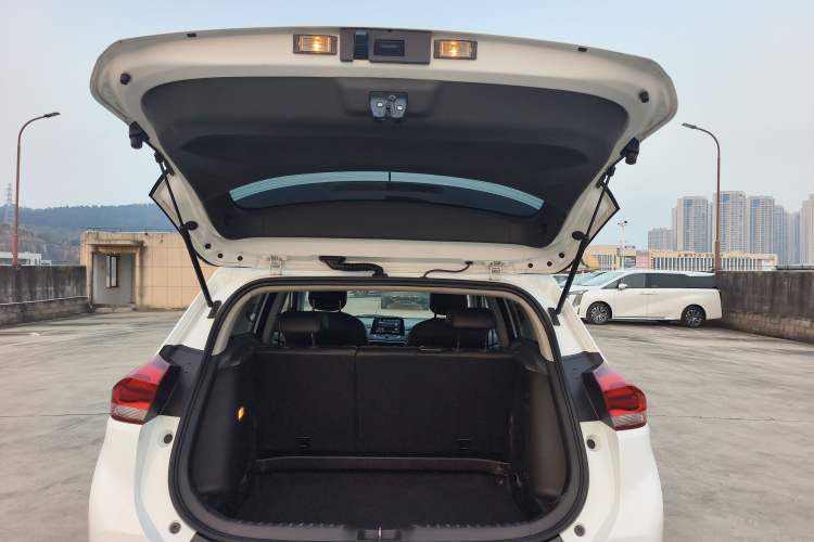 Used Chevrolet Trax 2021 325T Automatic Fun Edition China VI Standard Trunk