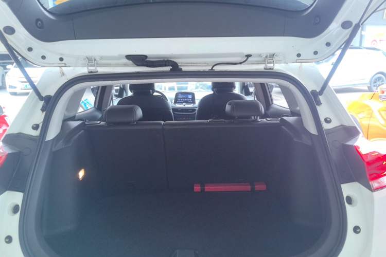 Used Chevrolet Trax 2021 325T Automatic Sport Edition China VI Standard Trunk
