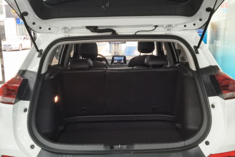 Used Chevrolet Trax 2021 325T Automatic Fun Edition China VI Standard Trunk