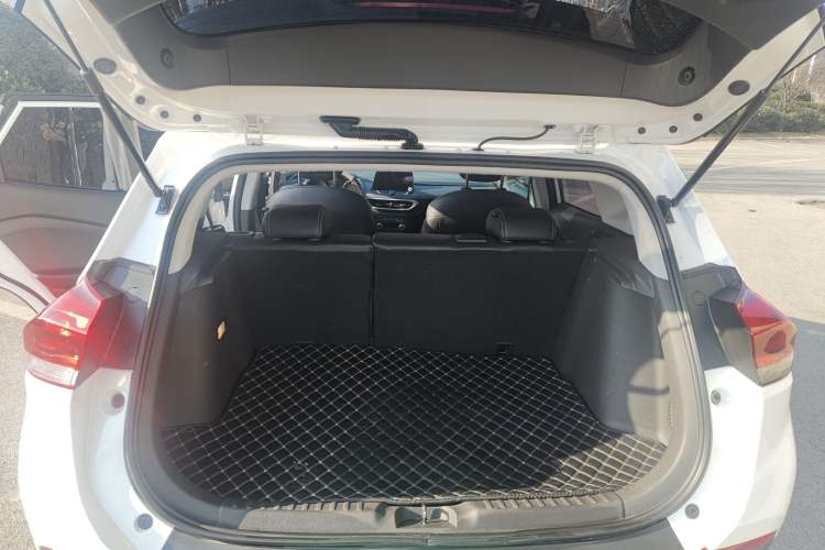 Used Chevrolet Trax 2021 325T Automatic Fun Edition China VI Standard Trunk