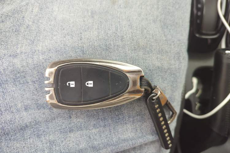 Used Chevrolet Trax 2021 325T Automatic Fun Edition China VI Standard Vehicle Key