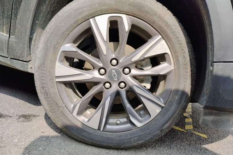 Used Chevrolet Trax 2022 Encore RS 1.5T CVT Cool Right Front Wheel Hub