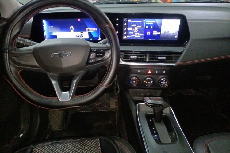 Used Chevrolet Trax 2022 Encore RS 1.5T CVT Cool Center Console
