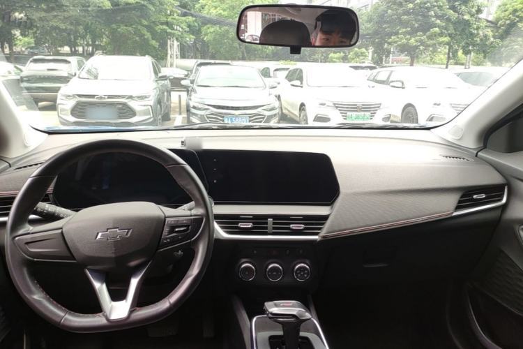 Used Chevrolet Trax 2022 Encore RS 1.5T CVT Cool Center Console