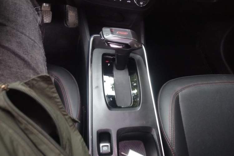 Used Chevrolet Trax 2022 Encore RS 1.5T CVT CoolMAX Gear Lever