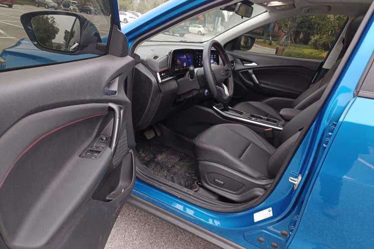 Used Chevrolet Trax 2022 Encore RS 1.5T CVT CoolPro Interior 2
