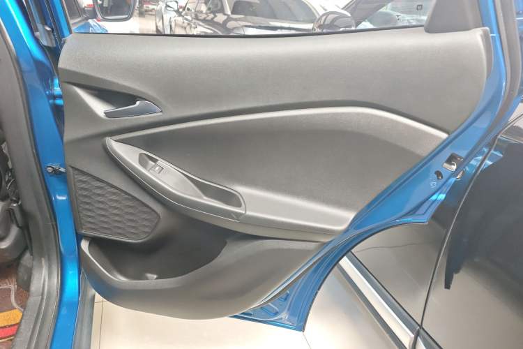 Used Chevrolet Trax 2022 Encore RS 1.5T CVT CoolMAX Interior 6