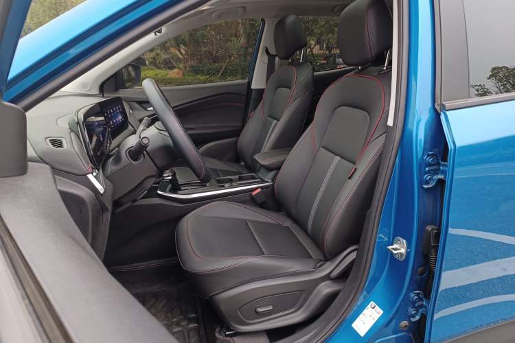 Used Chevrolet Trax 2022 Encore RS 1.5T CVT CoolPro Left Front Seat