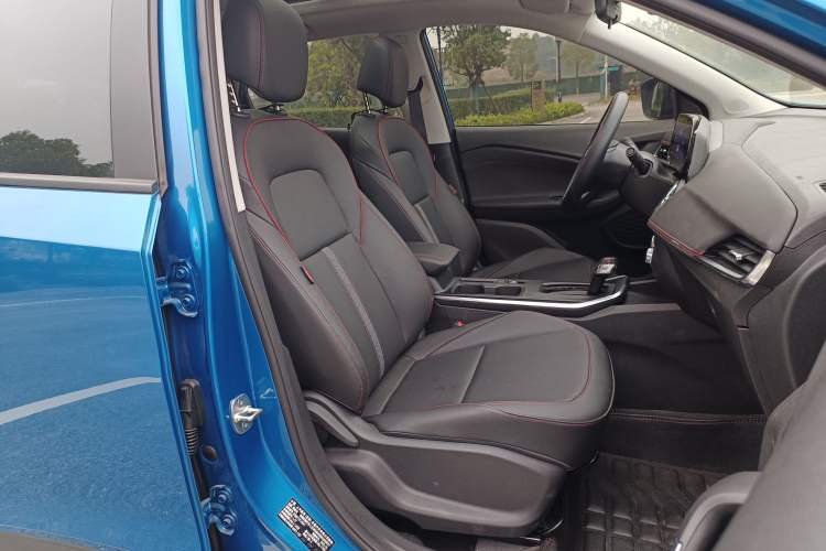 Used Chevrolet Trax 2022 Encore RS 1.5T CVT CoolPro Right Front Seat