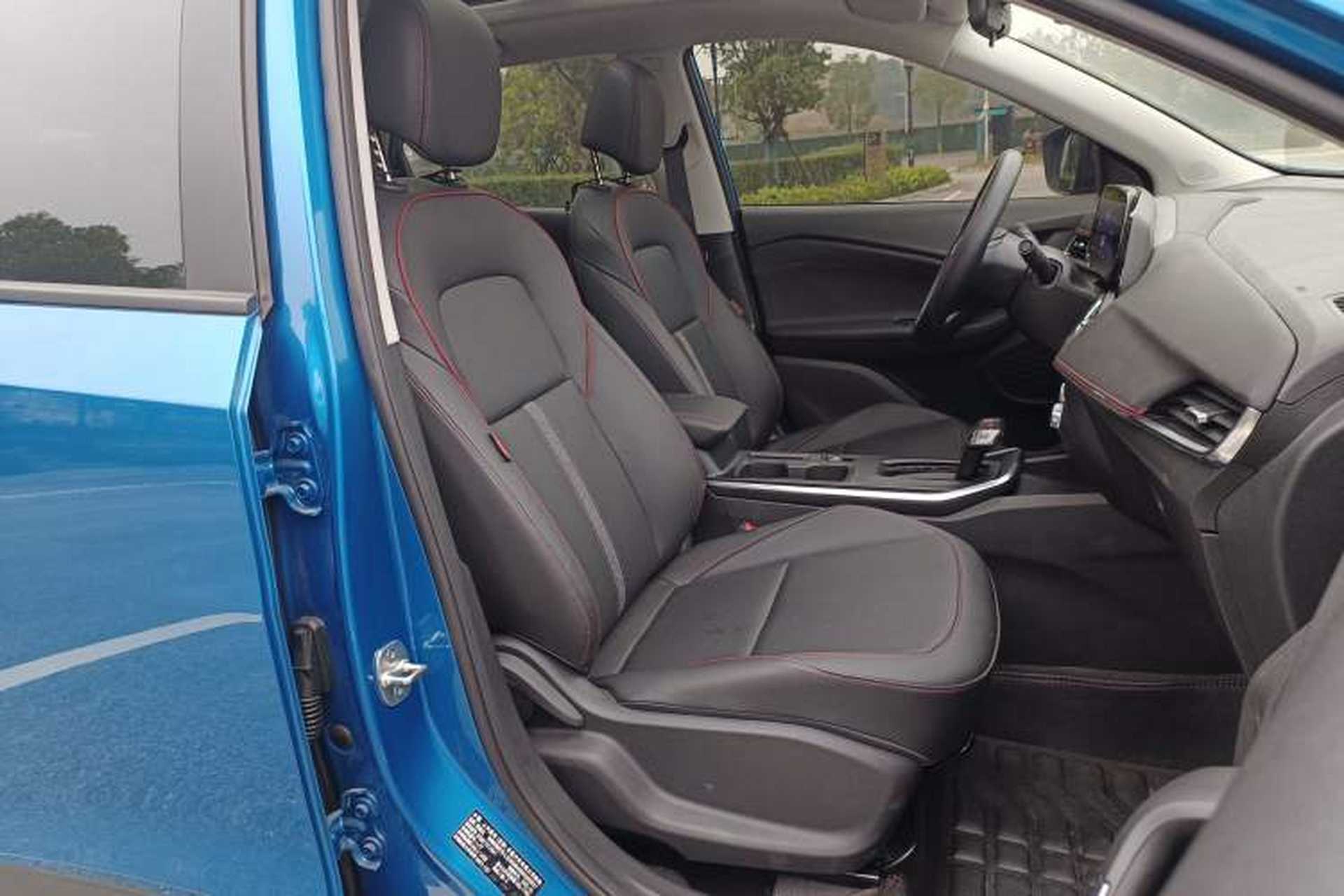 Used Chevrolet Trax 2022 Encore RS 1.5T CVT CoolPro Right Front Seat