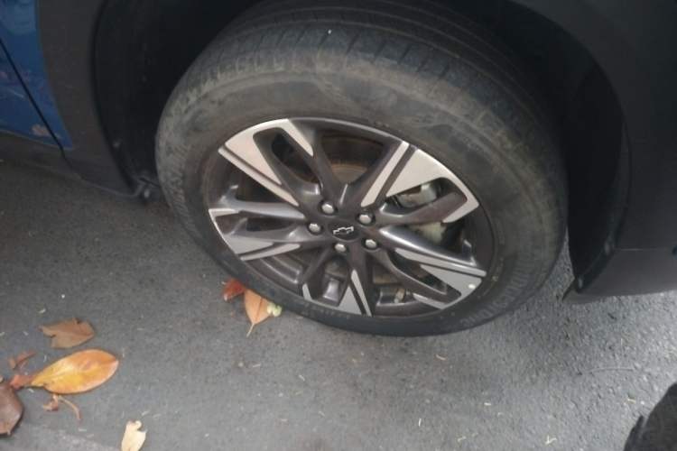 Used Chevrolet Trax 2022 Encore RS 1.5T CVT CoolMAX Right Front Wheel Hub