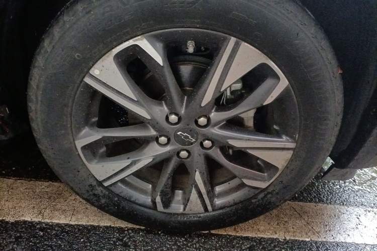 Used Chevrolet Trax 2022 Encore RS 1.5T CVT Cool Right Front Wheel Hub