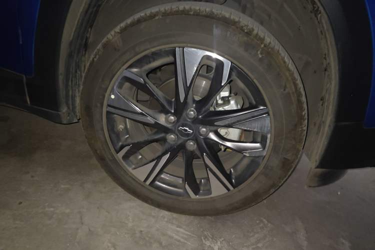Used Chevrolet Trax 2022 Encore RS 1.5T CVT CoolMAX Right Front Wheel Hub
