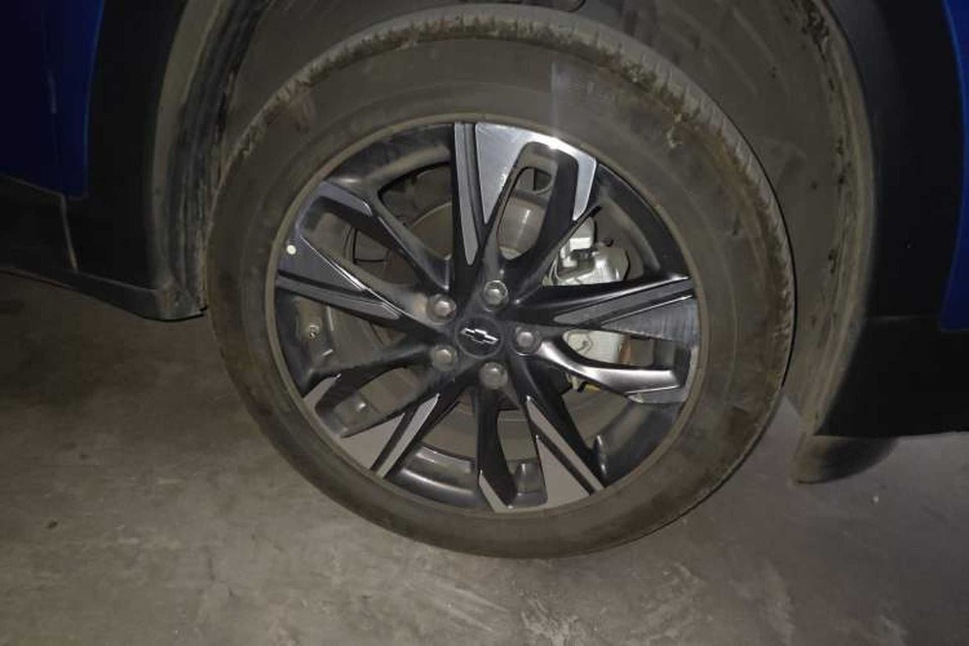 Used Chevrolet Trax 2022 Encore RS 1.5T CVT CoolMAX Right Front Wheel Hub