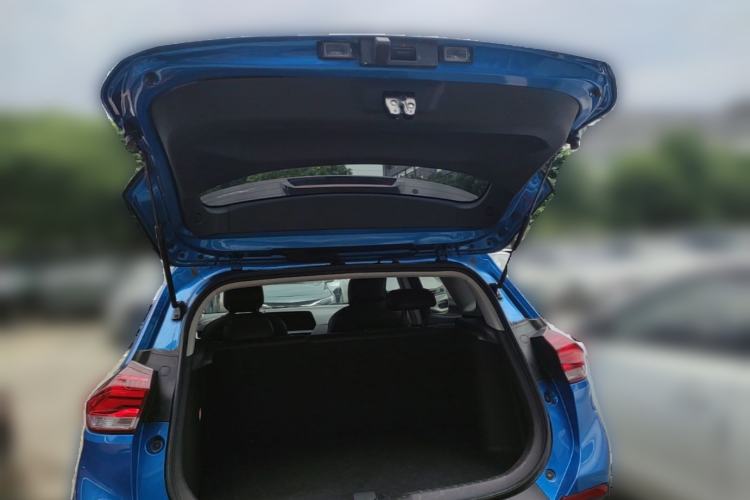 Used Chevrolet Trax 2022 Encore RS 1.5T CVT Cool Trunk