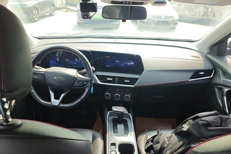 Used Chevrolet Trax 2022 Encore RS 1.5T CVT Cool Center Console