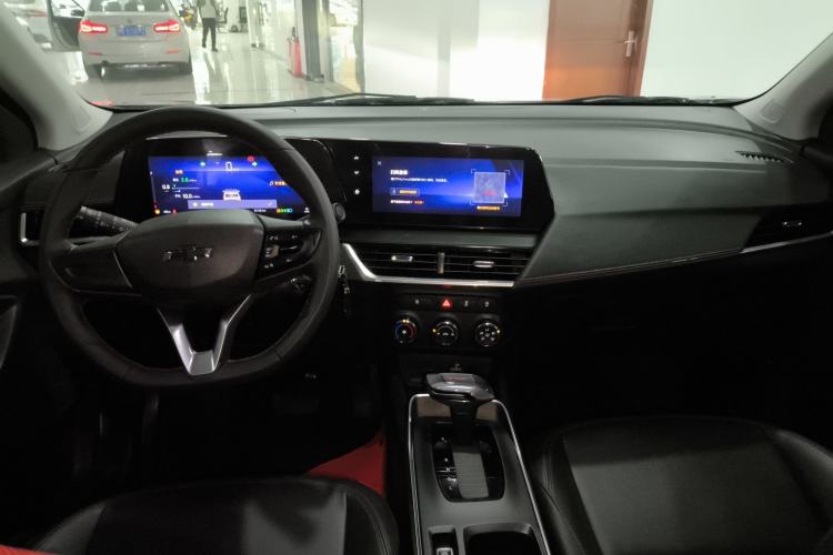 Used Chevrolet Trax 2022 Encore RS 1.5T CVT Cool Center Console