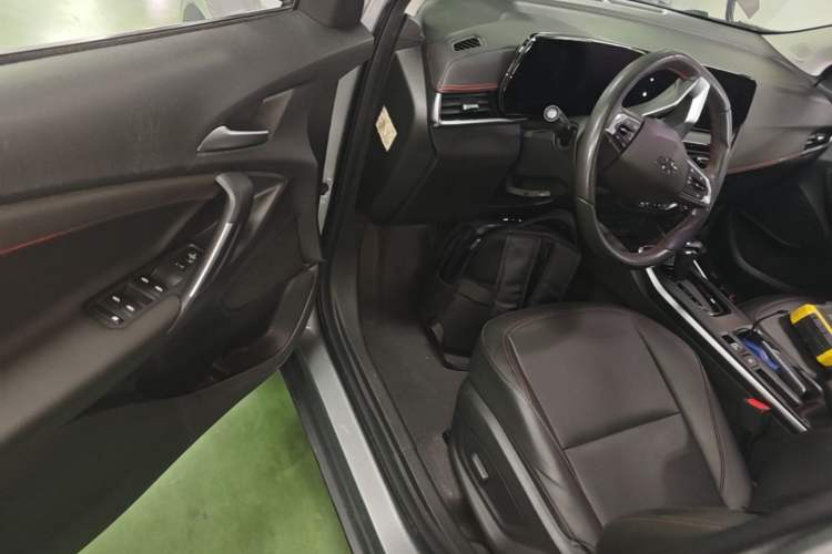 Used Chevrolet Trax 2022 Encore RS 1.5T CVT CoolMAX Driver Seat