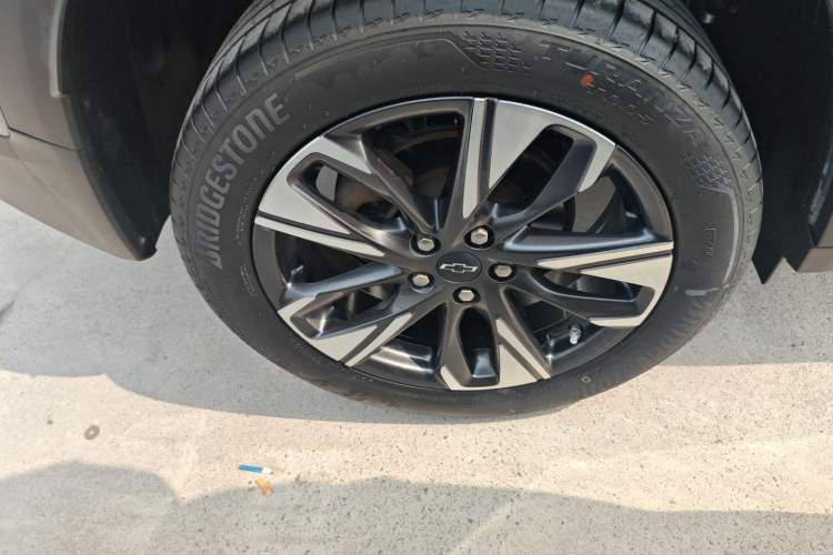 Used Chevrolet Trax 2022 Encore RS 1.5T CVT Cool Exterior 5
