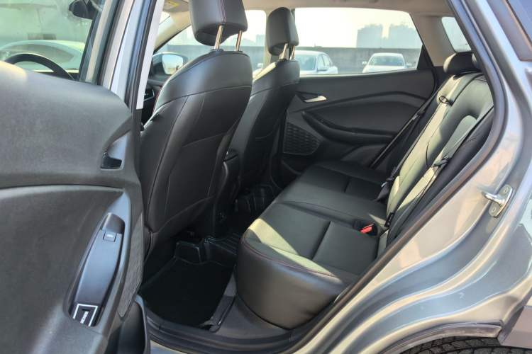 Used Chevrolet Trax 2022 Encore RS 1.5T CVT CoolPro Interior 5