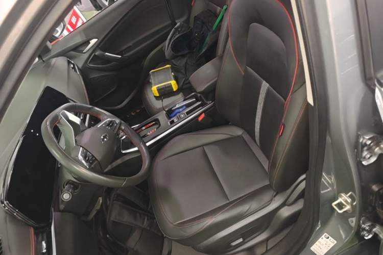 Used Chevrolet Trax 2022 Encore RS 1.5T CVT CoolMAX Left Front Seat