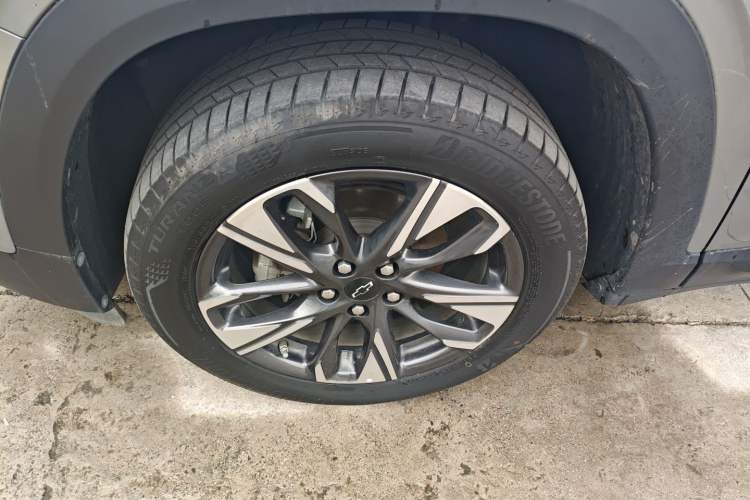 Used Chevrolet Trax 2022 Encore RS 1.5T CVT CoolPro Left Front Wheel Hub