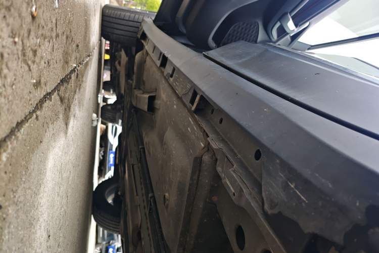Used Chevrolet Trax 2022 Encore RS 1.5T CVT CoolPro Left Side Sill