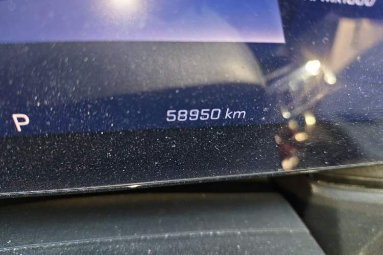 Used Chevrolet Trax 2022 Encore RS 1.5T CVT Cool Odometer Close Up